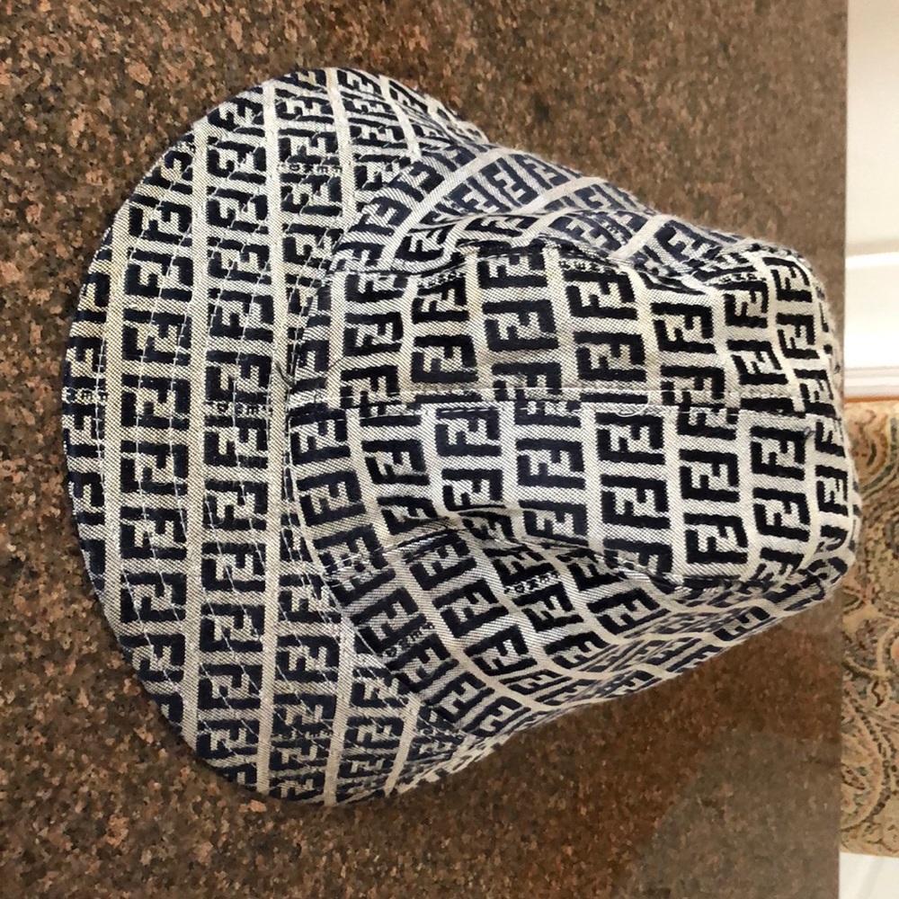 FENDI BLACK GRAY FF BUCKET HAT